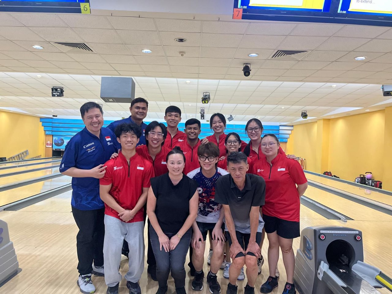 Singapore national bowling team at Warren Bowl